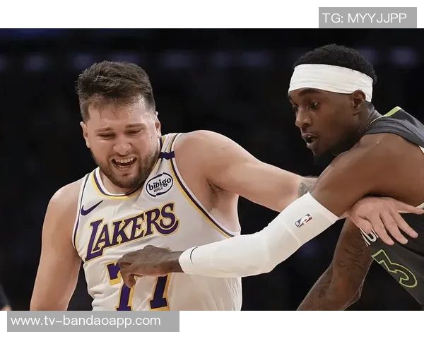 一年前的今天宇宙级交易震撼联盟东契奇与浓眉互换球队成焦点