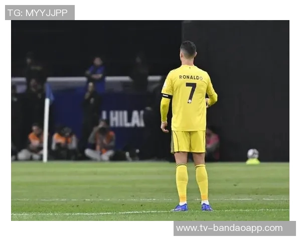 C罗精彩垫射破门却因越位被判无效令人惋惜的瞬间